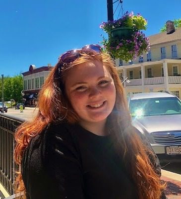 Woman with sunglasses in sunny street